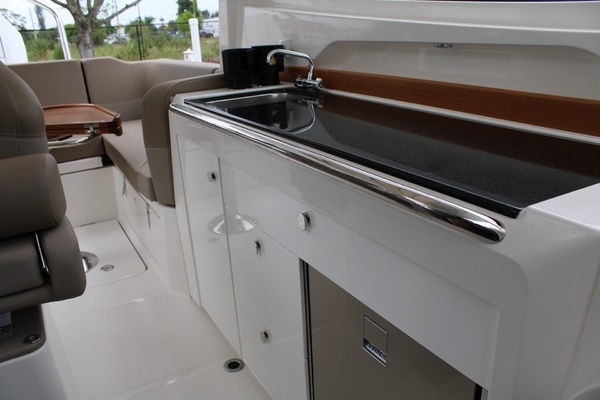 Nimbus W9 Yacht For Sale