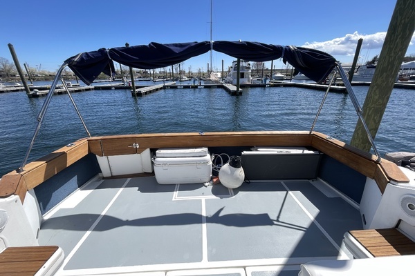 Photo of the 1990 Sea Ray 390 Express Cruiser