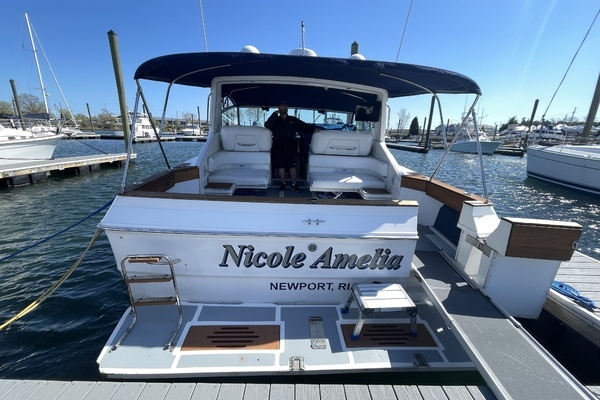 Photo of the 1990 Sea Ray 390 Express Cruiser