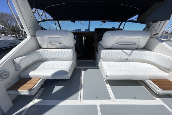 Photo of the 1990 Sea Ray 390 Express Cruiser