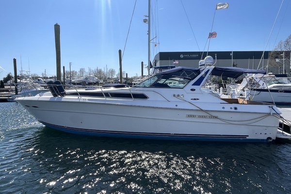 Photo of the 1990 Sea Ray 390 Express Cruiser