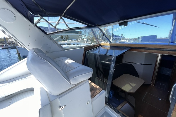 Photo of the 1990 Sea Ray 390 Express Cruiser