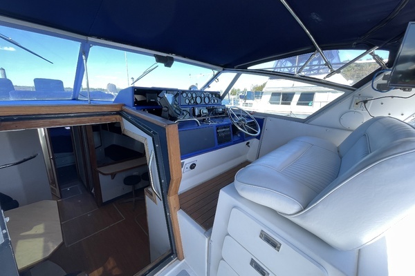 Photo of the 1990 Sea Ray 390 Express Cruiser