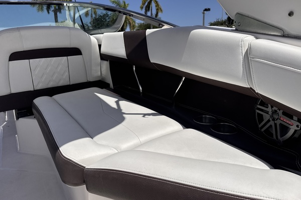 26ft Regal Yacht For Sale