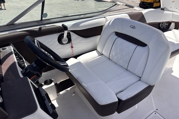 26ft Regal Yacht For Sale