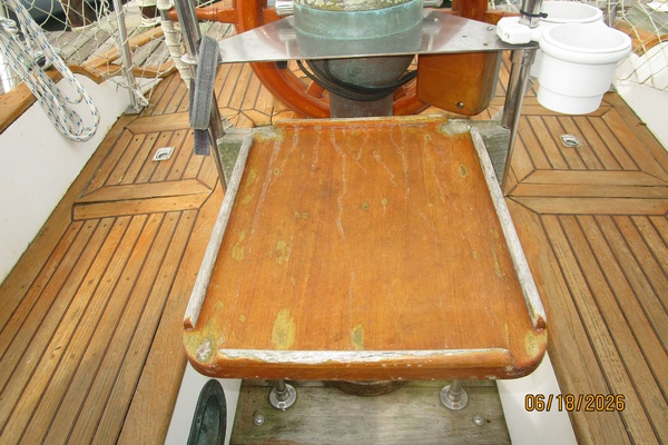 37' Tayana cockpit table