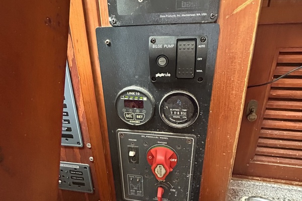 37' Tayana electrical panel2