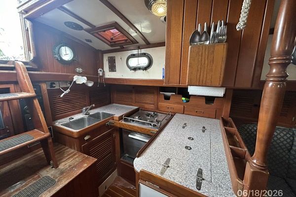 37' Tayana galley1