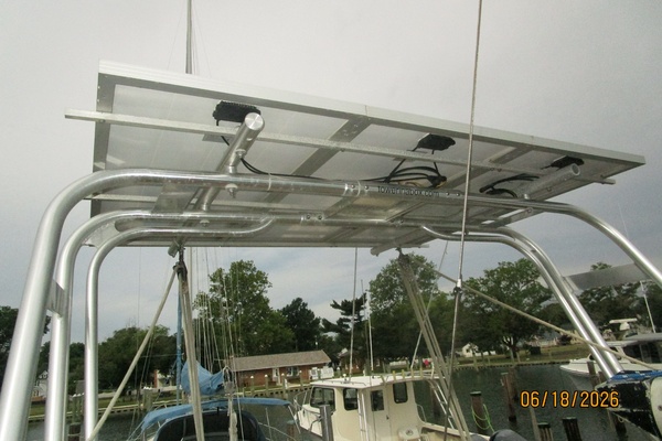 37' Tayana solar panels