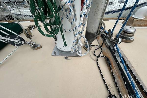 37' Tayana mast base2