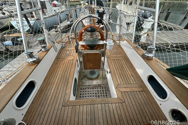 37' Tayana cockpit aft