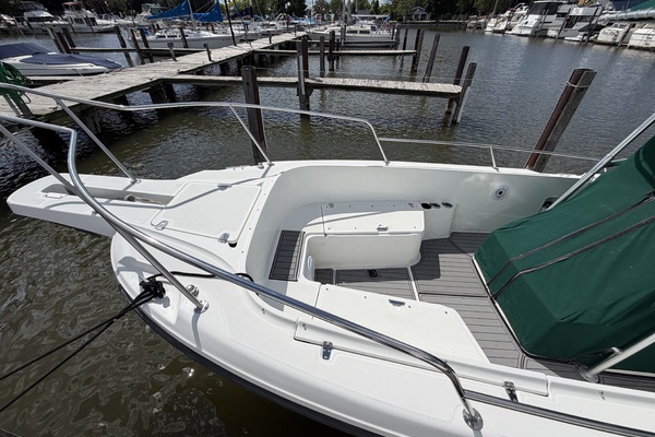 26ft Boston Whaler Yacht For Sale