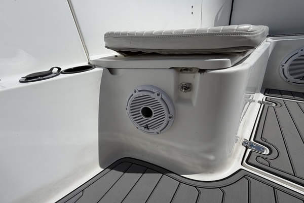 26ft Boston Whaler Yacht For Sale