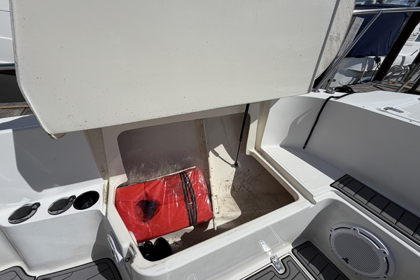 26ft Boston Whaler Yacht For Sale
