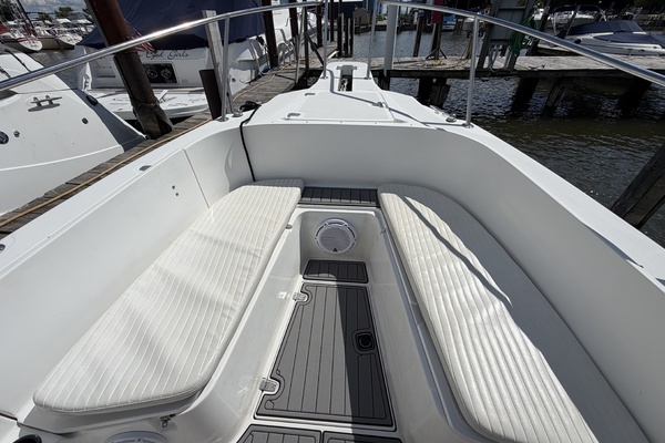 26ft Boston Whaler Yacht For Sale
