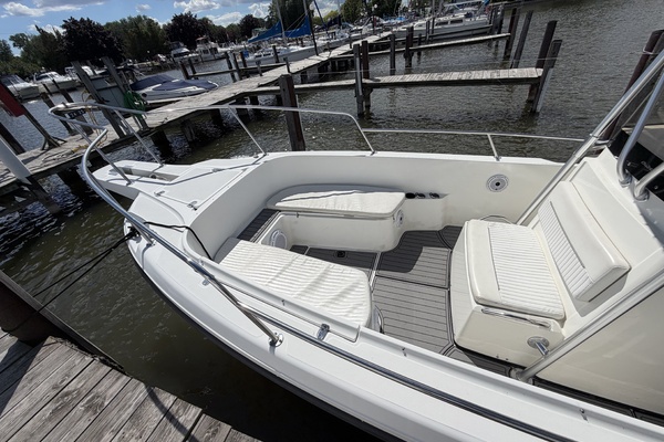 26ft Boston Whaler Yacht For Sale