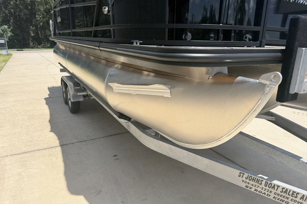 23ft SunChaser Yacht For Sale