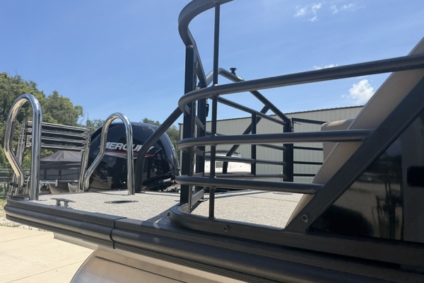 23ft SunChaser Yacht For Sale