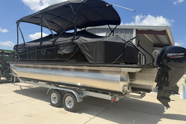 23ft SunChaser Yacht For Sale