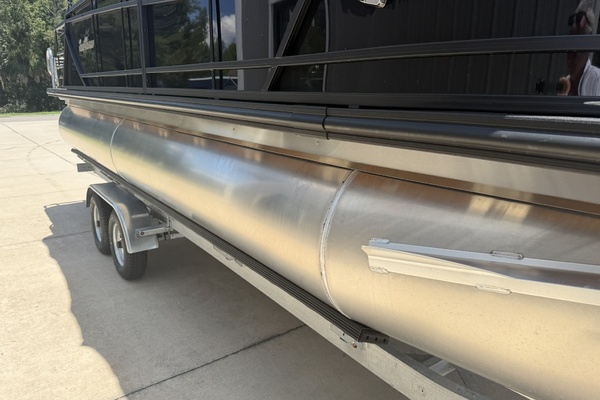 23ft SunChaser Yacht For Sale