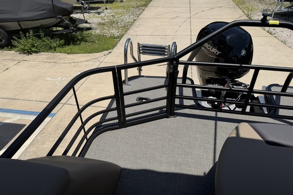 23ft SunChaser Yacht For Sale