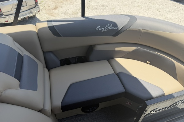23ft SunChaser Yacht For Sale