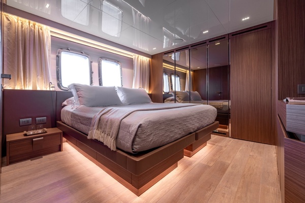 LADY LU  121ft Sanlorenzo Yacht For Sale