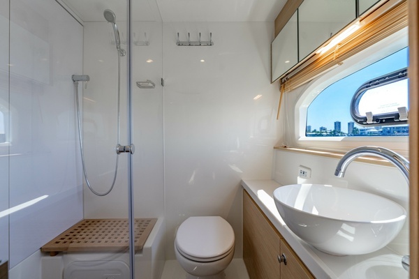 44ft Aquila Yacht For Sale