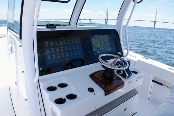 2022 Sportsman Open 352 - Helm Station