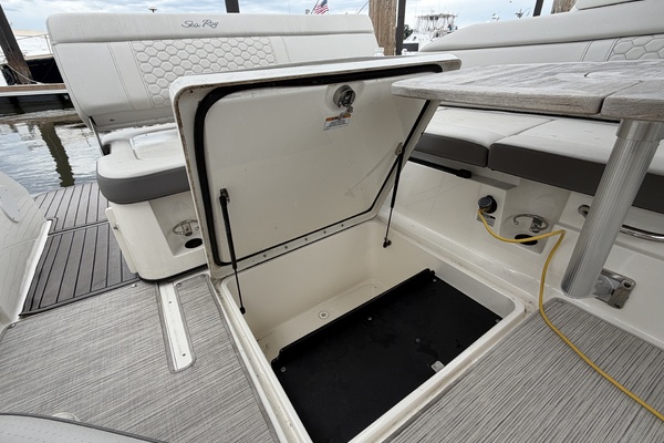 25ft Sea Ray Yacht For Sale