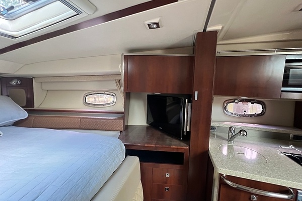 Pulling Chocks 33ft Chaparral Yacht For Sale