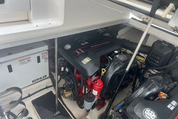 Pulling Chocks 33ft Chaparral Yacht For Sale