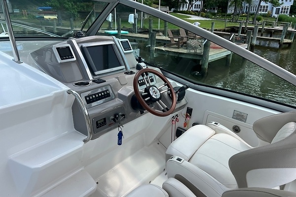 Pulling Chocks 33ft Chaparral Yacht For Sale