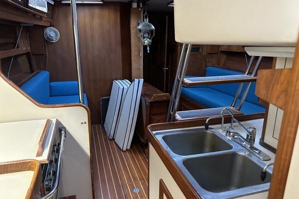 Sweet Emotion 42ft Endeavour Yacht For Sale