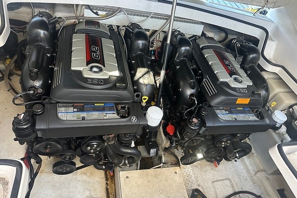 Aim High 33ft Chaparral Yacht For Sale