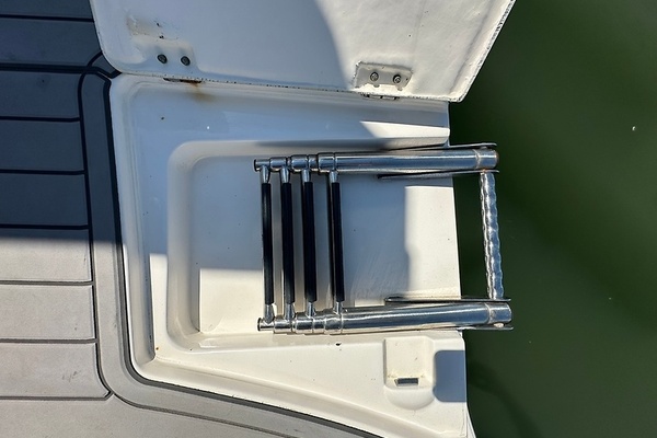 Aim High 33ft Chaparral Yacht For Sale