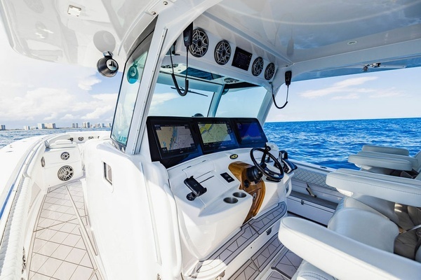 HCB Suenos Yacht For Sale