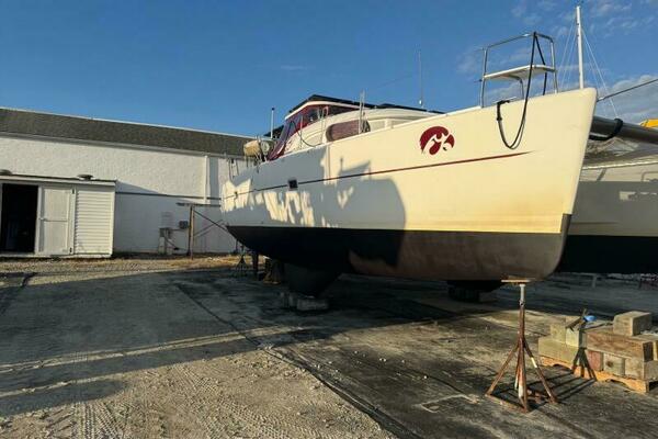 Herkee 38ft Lagoon Yacht For Sale