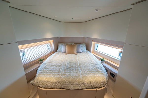 60ft Azimut Yacht For Sale