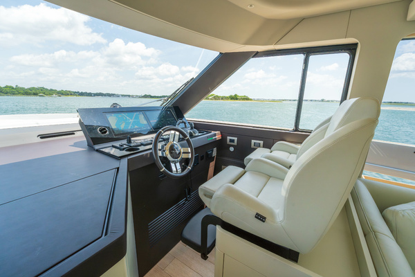 Azimut Seadeck 6 Yacht For Sale