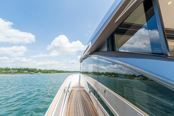 Azimut Seadeck 6 Yacht For Sale