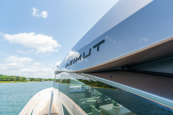 Azimut Seadeck 6 Yacht For Sale