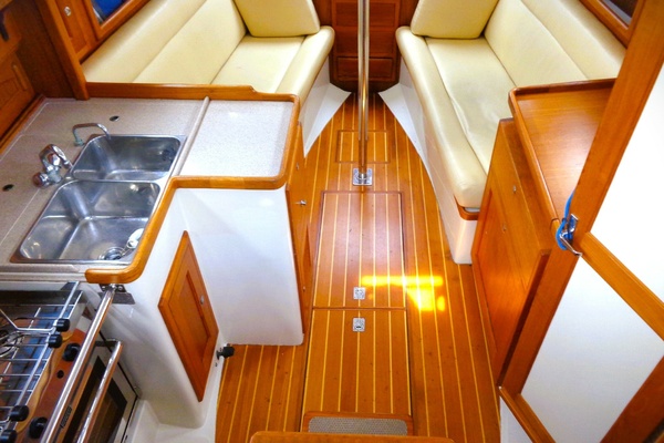 FIRST LIGHT 31ft Pacific Seacraft Yacht For Sale