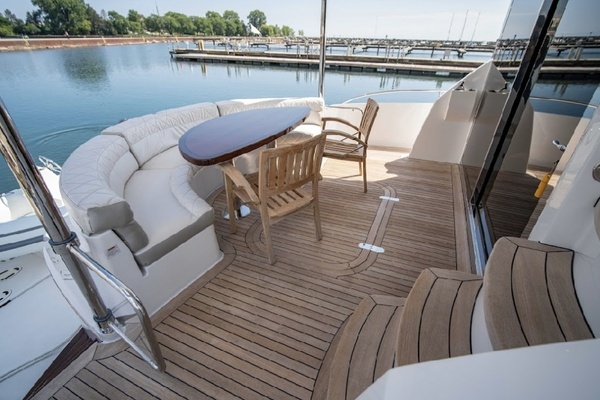 2017 Hatteras 60