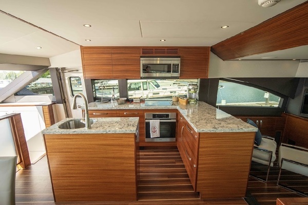 2017 Hatteras 60