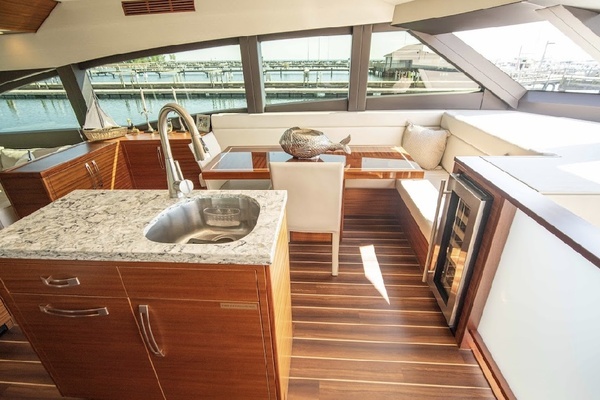 2017 Hatteras 60
