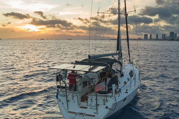 Hunter 45 Deck Salon Yacht For Sale
