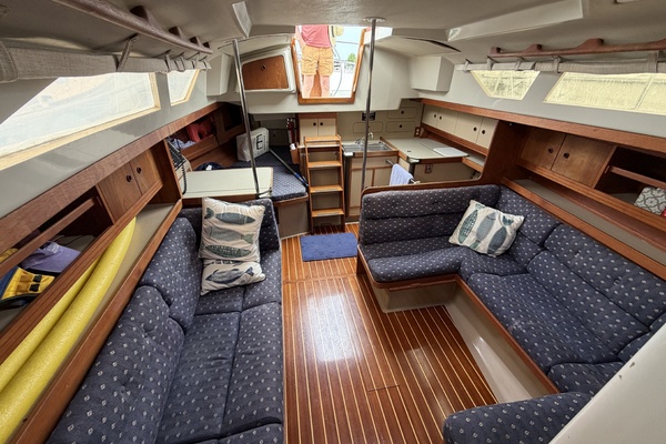 Relentless 35ft C amp C Yacht For Sale