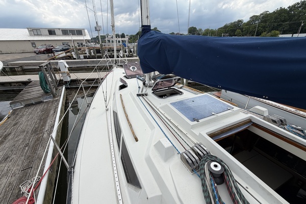 Relentless 35ft C amp C Yacht For Sale