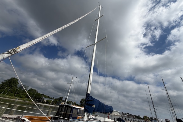 Relentless 35ft C amp C Yacht For Sale
